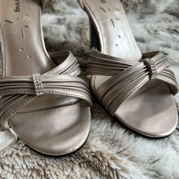 Beautiful Champagne Color High Heels - Size 36 (US 6) - Picture 2 of 6